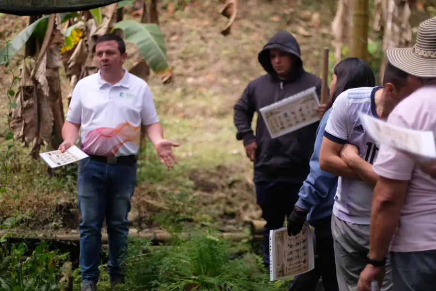 Taller de biofertilizantes en la huerta de El Patio