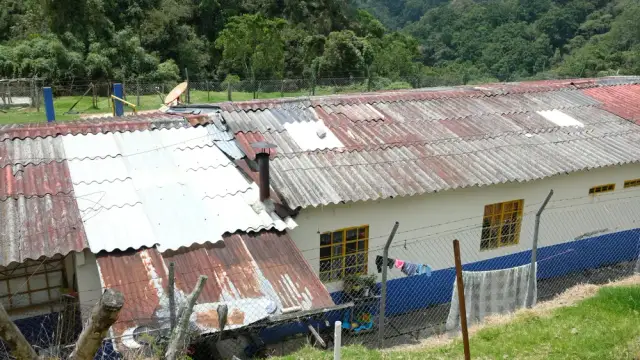 El techo de la escuela La Palmera antes de la intervención de 2019