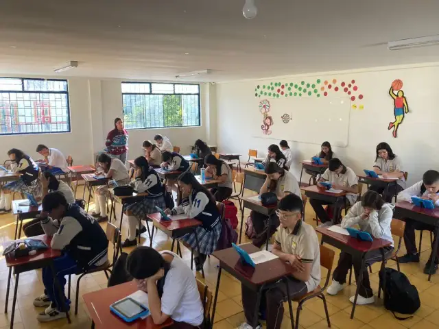 Estudiantes en una jornada de preparación académica