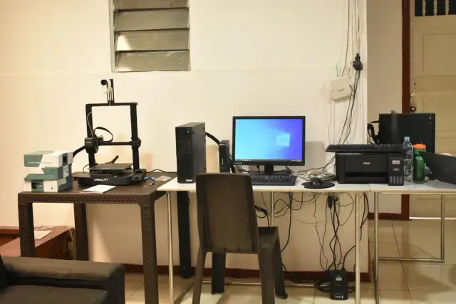 El rincón de tecnología del Nodo, con su impresora 3D